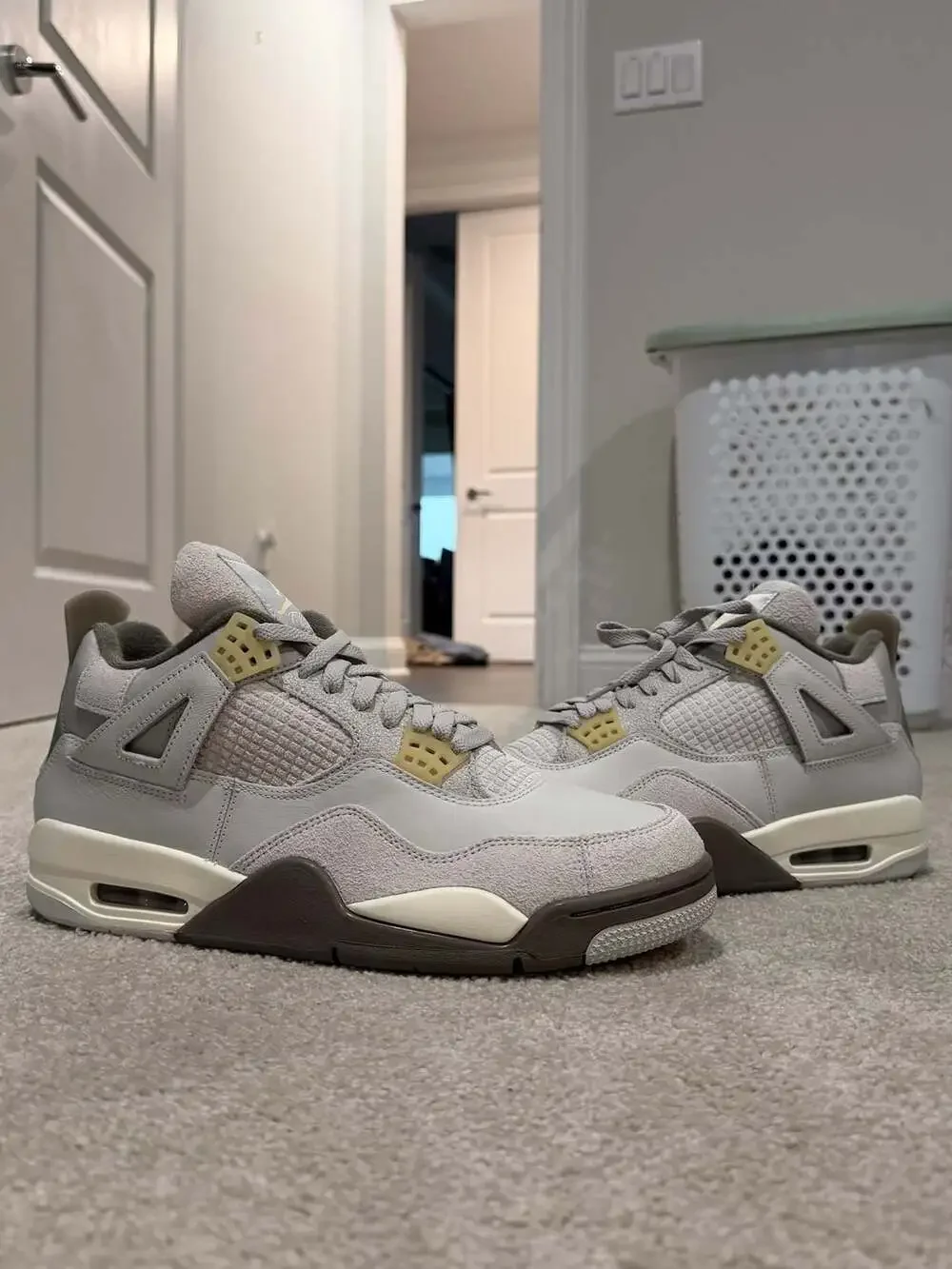 Brand New Jordan 4 Retro SE Craft Photon Dust Pale Vanilla Men's Size 11 - Dead